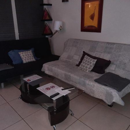 Grand appartement fonctionnel et calme sur lyon8 a 2 pas du metro Extérieur photo