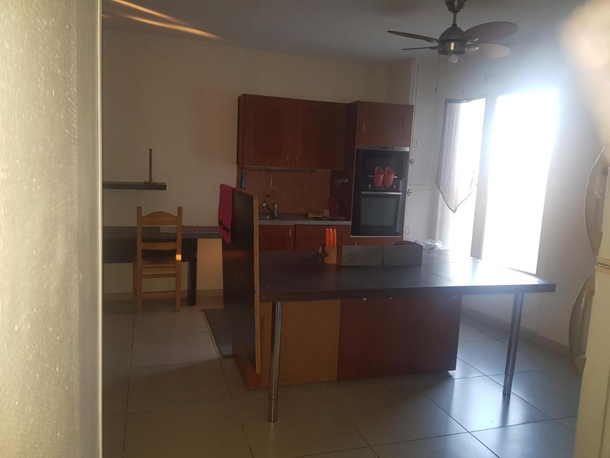 Grand appartement fonctionnel et calme sur lyon8 a 2 pas du metro Extérieur photo