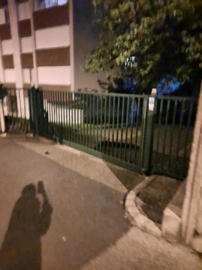 Grand appartement fonctionnel et calme sur lyon8 a 2 pas du metro Extérieur photo
